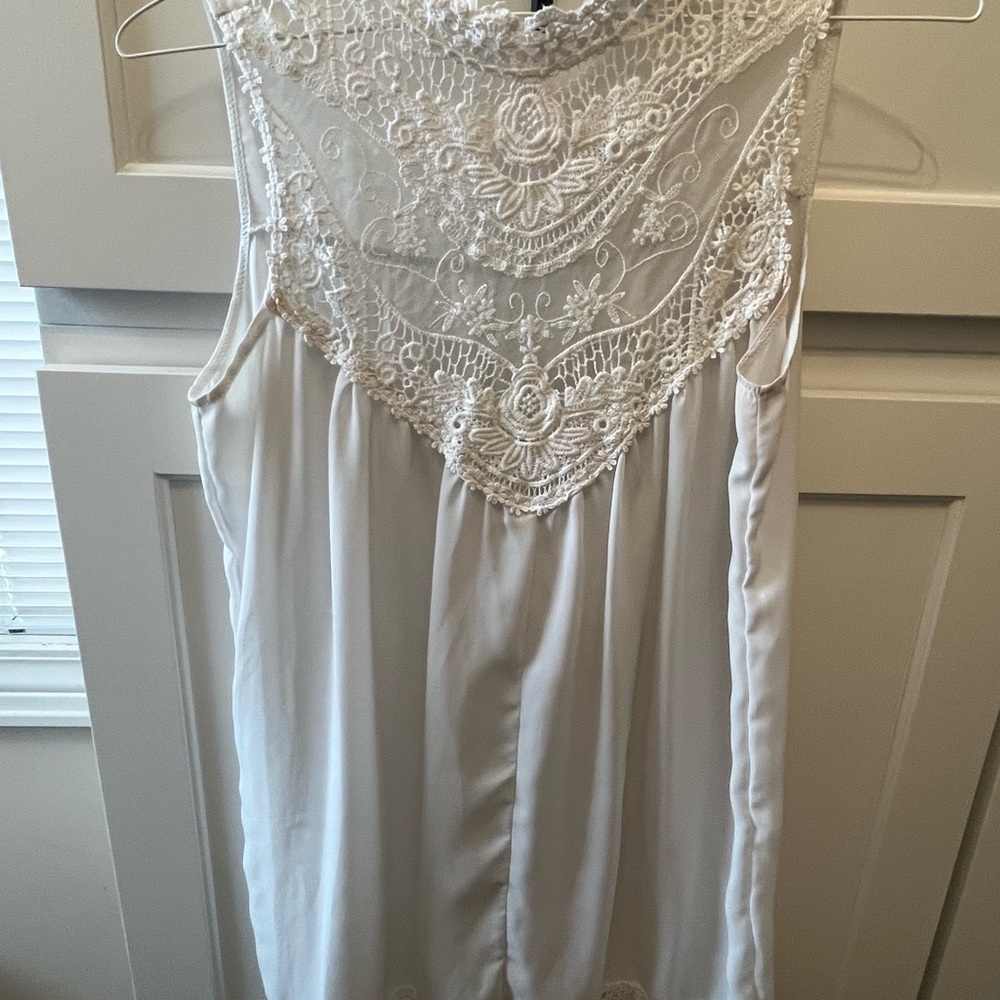 Elegant White Lace Sleeveless Top